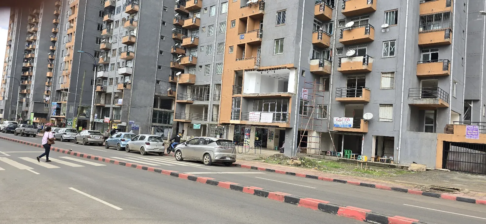 የሚሸጥ 40/60 ኮንዶሚኒየም ሱቅ መገናኛ