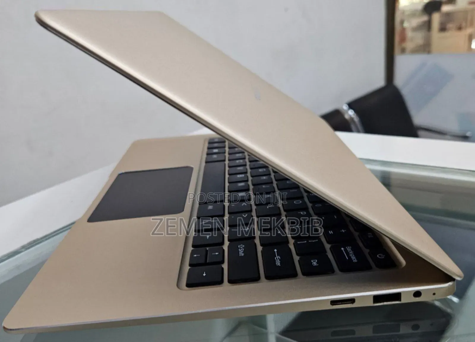 New Laptop 4GB Intel Xeon SSD 128GB