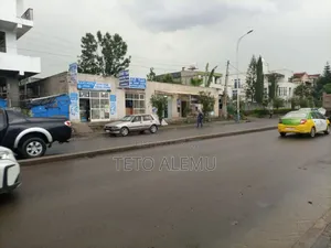 Photo - የሚሸጥ ቦታ ፌጋ ዋና አስፓልት ላይ 400 ሺ ብር ገቢ አለው