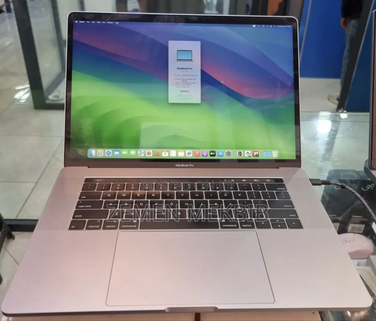 New Laptop Apple MacBook Pro 2018 16GB Intel Core I7 SSD 512GB