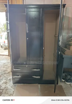 Photo - የልብስ ቁምሳጥን