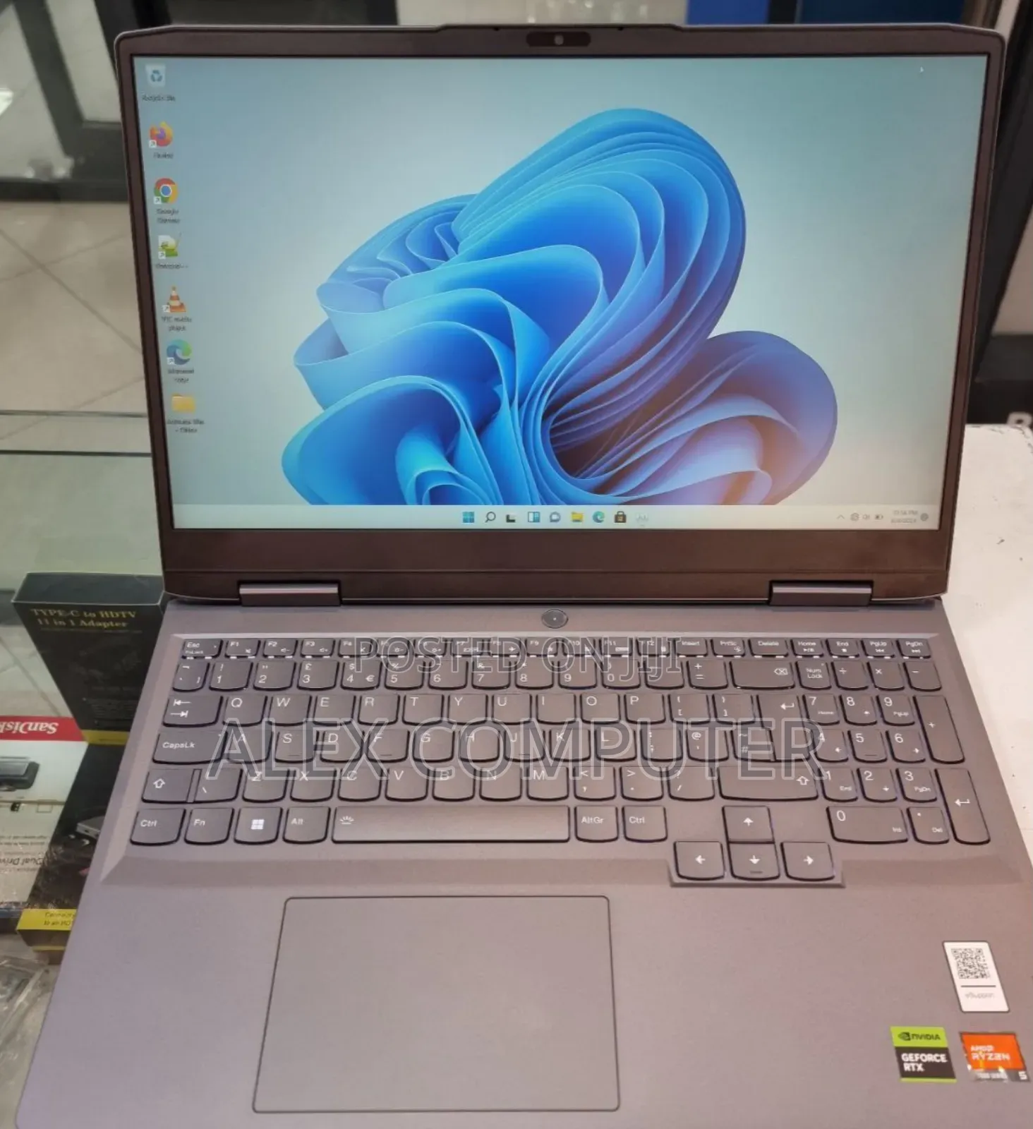 New Laptop Lenovo LOQ 15IRH8 16GB AMD Ryzen 5 SSD 512GB