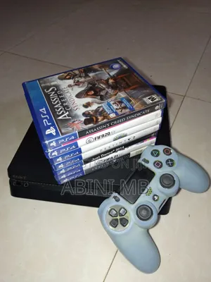 Playstation 4 Slim With 8 Cd