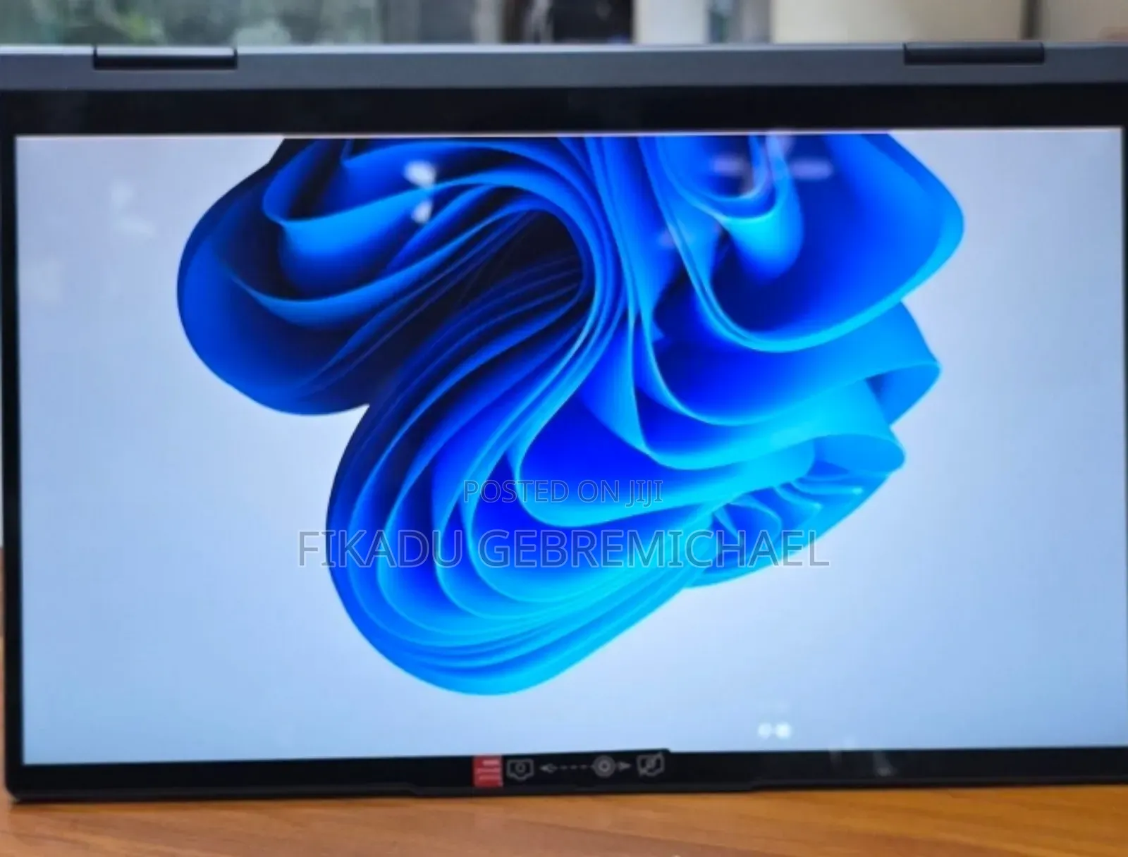 New Laptop Lenovo Yoga 710 16GB Intel Core I7 SSD 512GB