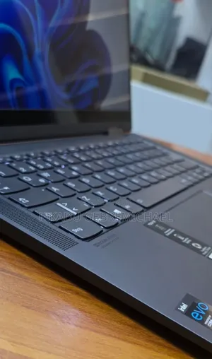 New Laptop Lenovo Yoga 710 16GB Intel Core I7 SSD 512GB