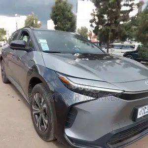 Photo - Toyota bZ4X 2023 Gray