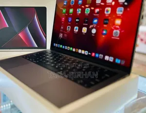 New Laptop Apple MacBook Pro 2022 M2 16GB Apple M2 SSD 512GB