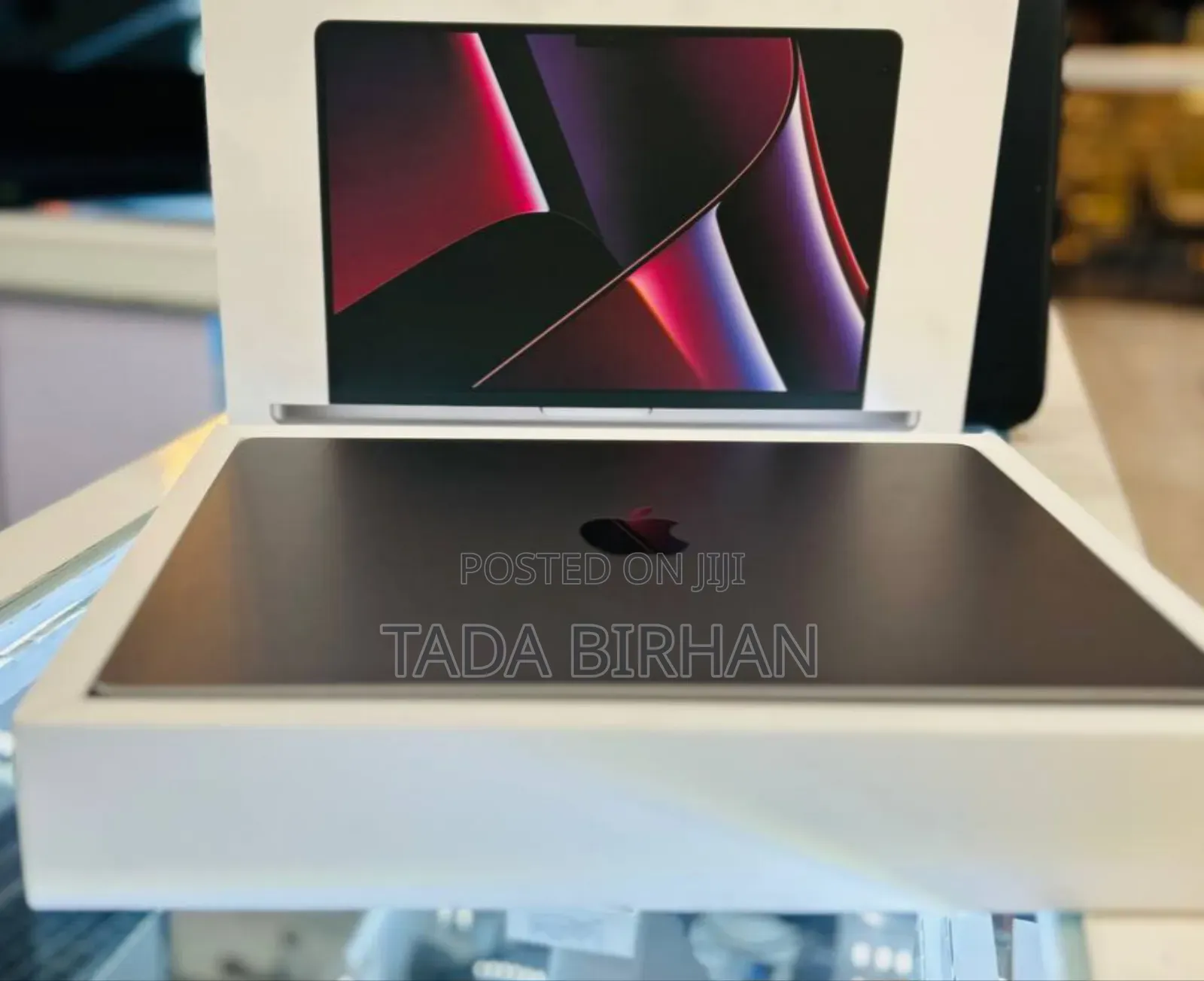 New Laptop Apple MacBook Pro 2022 M2 16GB Apple M2 SSD 512GB