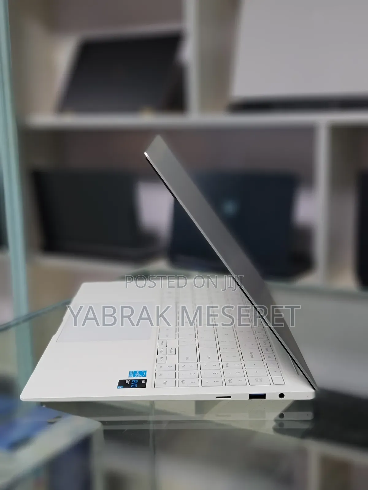 New Laptop Samsung 8GB Intel Core I5 SSD 256GB