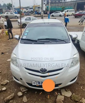 Photo - Toyota Yaris 2008 Ivory