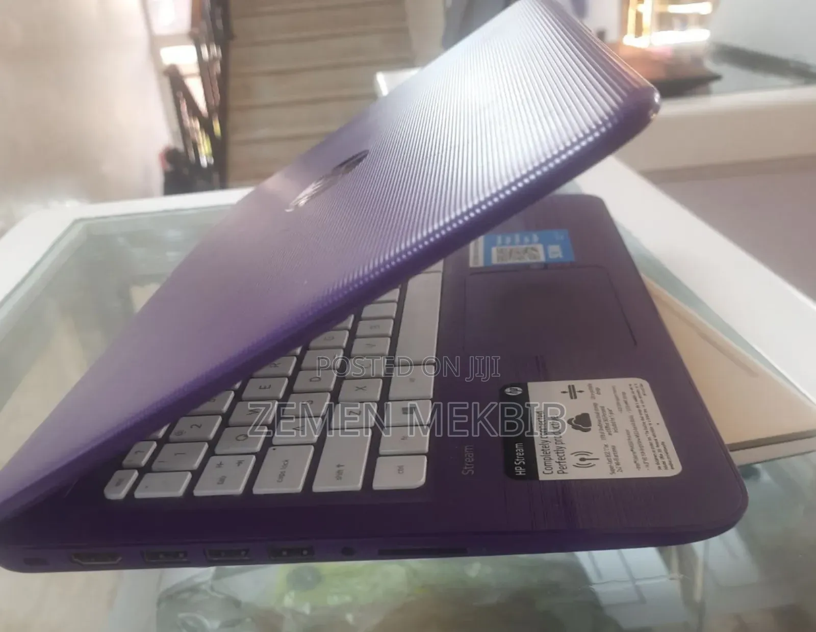 New Laptop HP 4GB Intel Xeon HDD 250GB