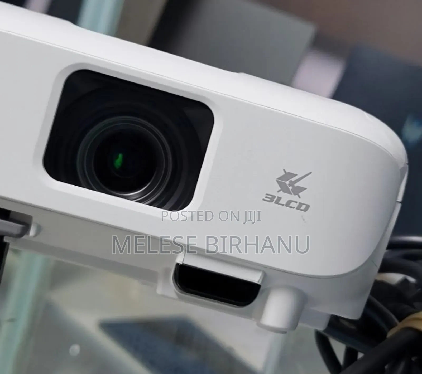 New Epson EB-E01 Projector