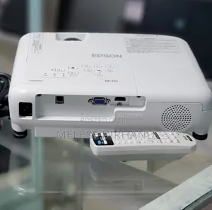 New Epson EB-E01 Projector