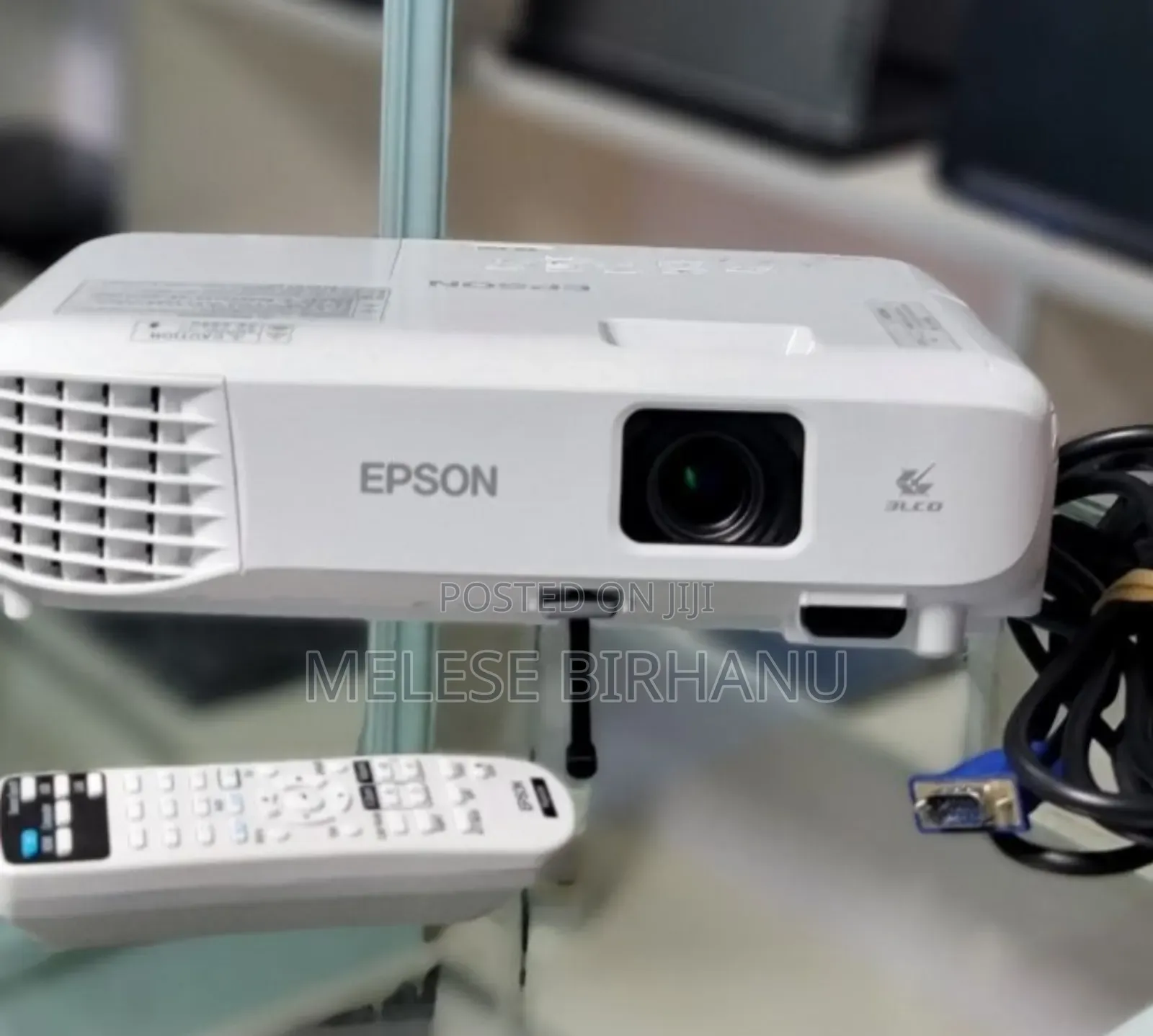 New Epson EB-E01 Projector