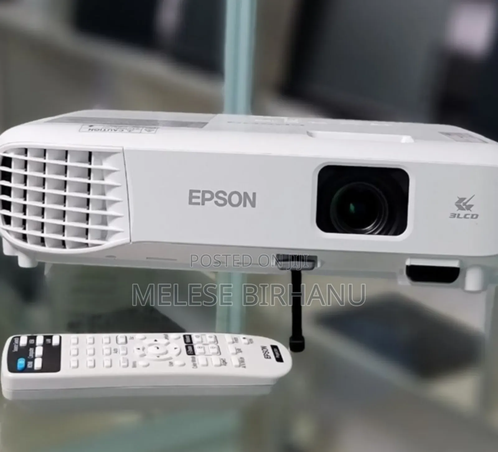 New Epson EB-E01 Projector