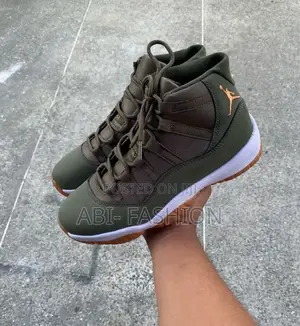 Photo - Air Jordan 11 Retro - Space Jam 2016