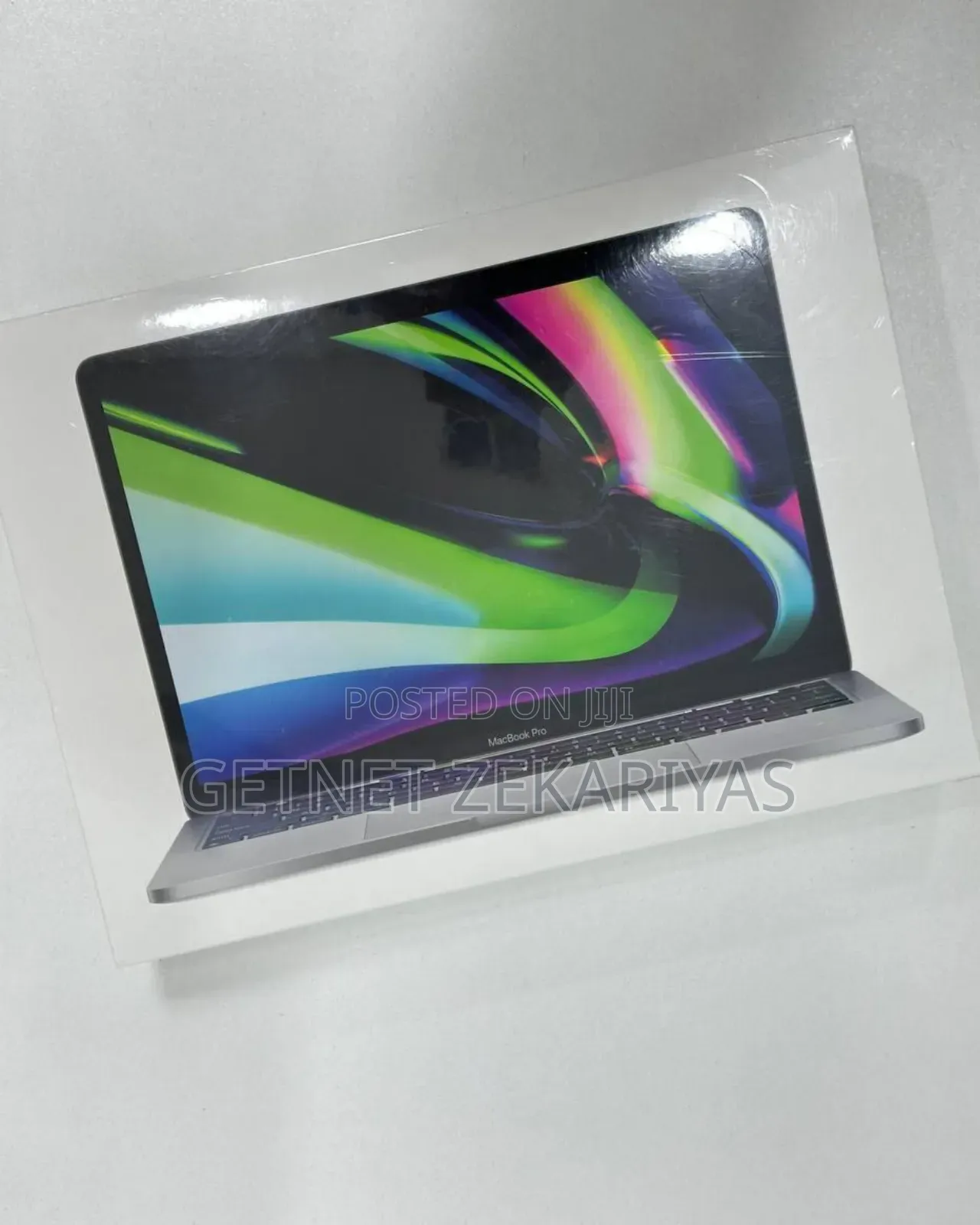 New Laptop Apple MacBook Pro 2022 M2 8GB Apple M2 SSD 256GB