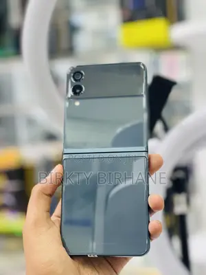 Photo - New Samsung Galaxy Z Flip 3 256 GB