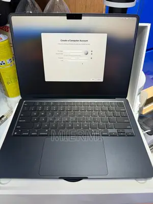 New Apple MacBook Air 2024 M3 13-Inch 8GB Apple M3 SSHD+SSD 256GB