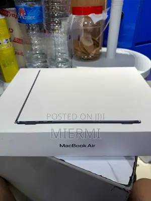 New Apple MacBook Air 2024 M3 13-Inch 8GB Apple M3 SSHD+SSD 256GB