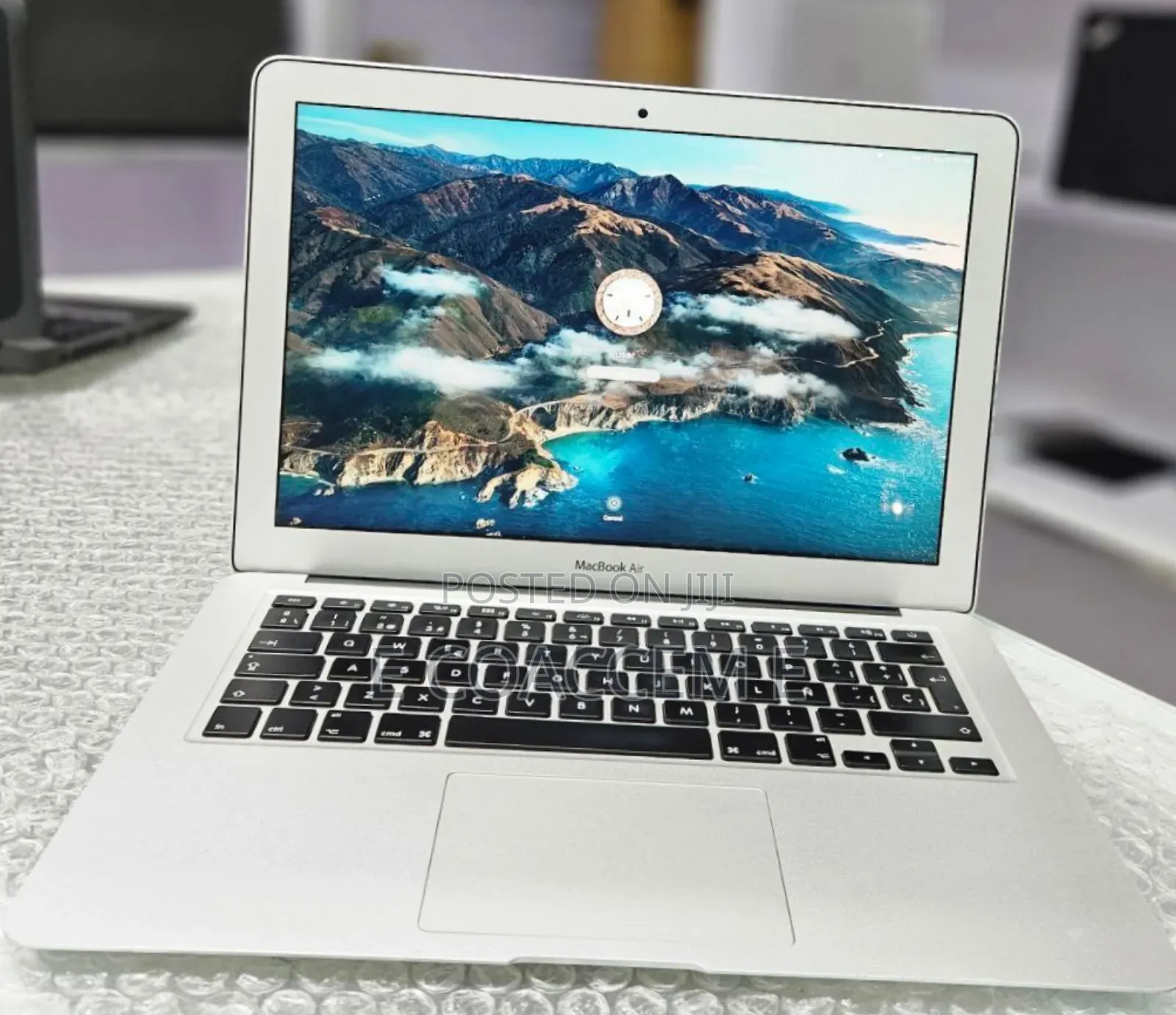 New Laptop Apple MacBook 4GB Intel Core I5 SSD 128GB