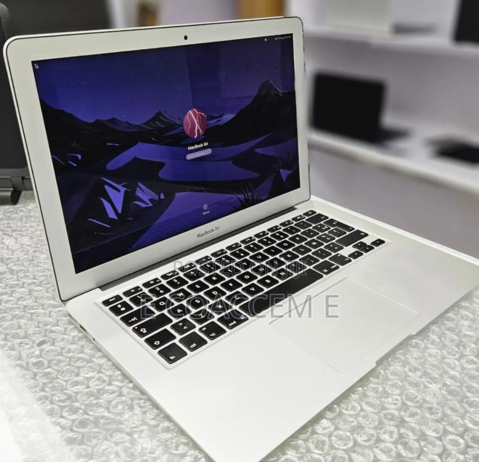 New Laptop Apple MacBook 8GB Intel Core I7 SSD 256GB