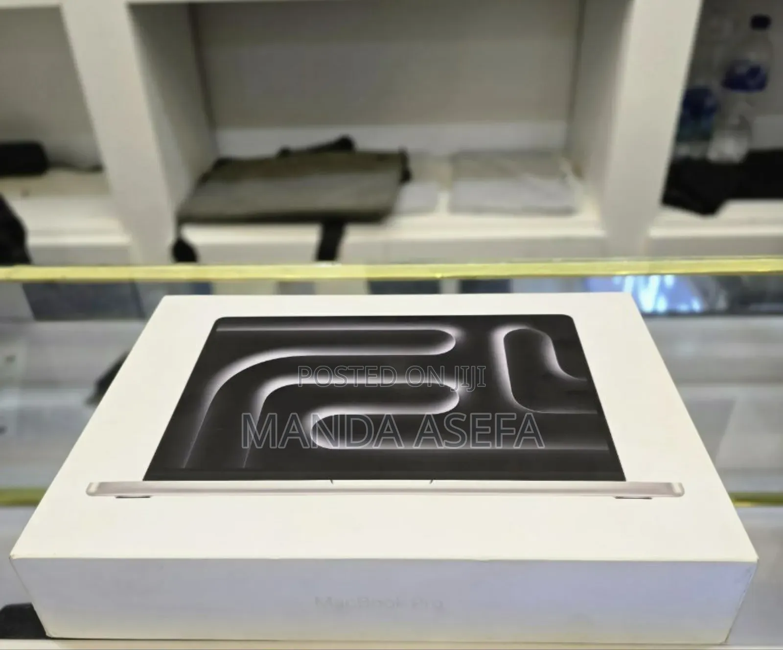 New Laptop Apple MacBook Pro 18GB Apple M3 SSD 512GB