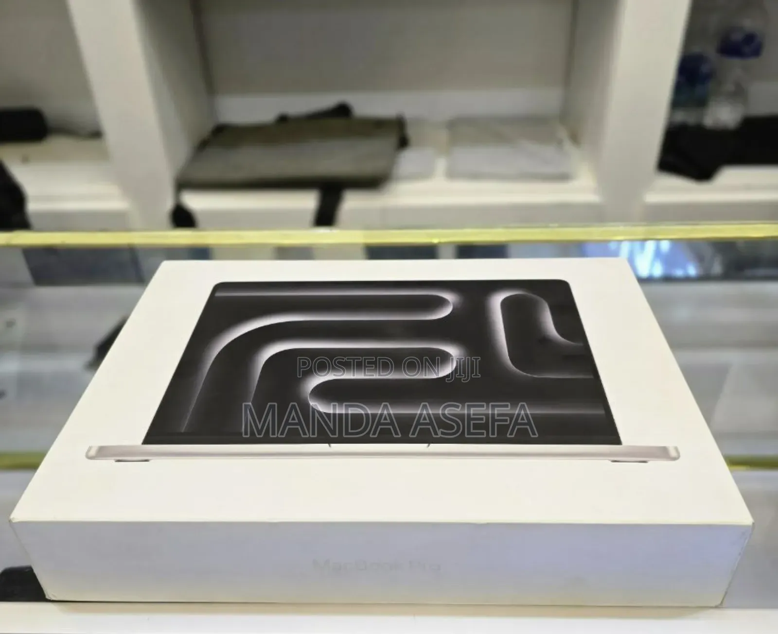 New Laptop Apple MacBook Pro 18GB Apple M3 SSD 512GB