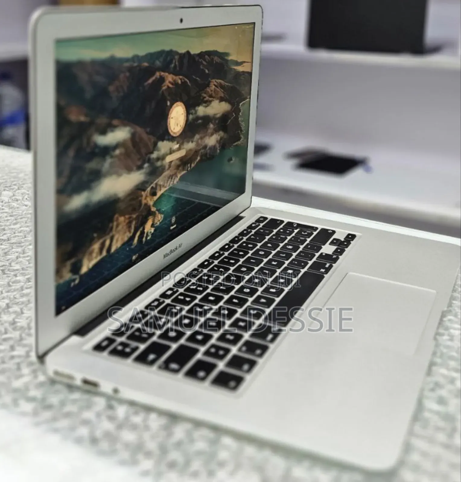 New Laptop Apple MacBook Air 2013 4GB Intel Core I5 SSD 128GB