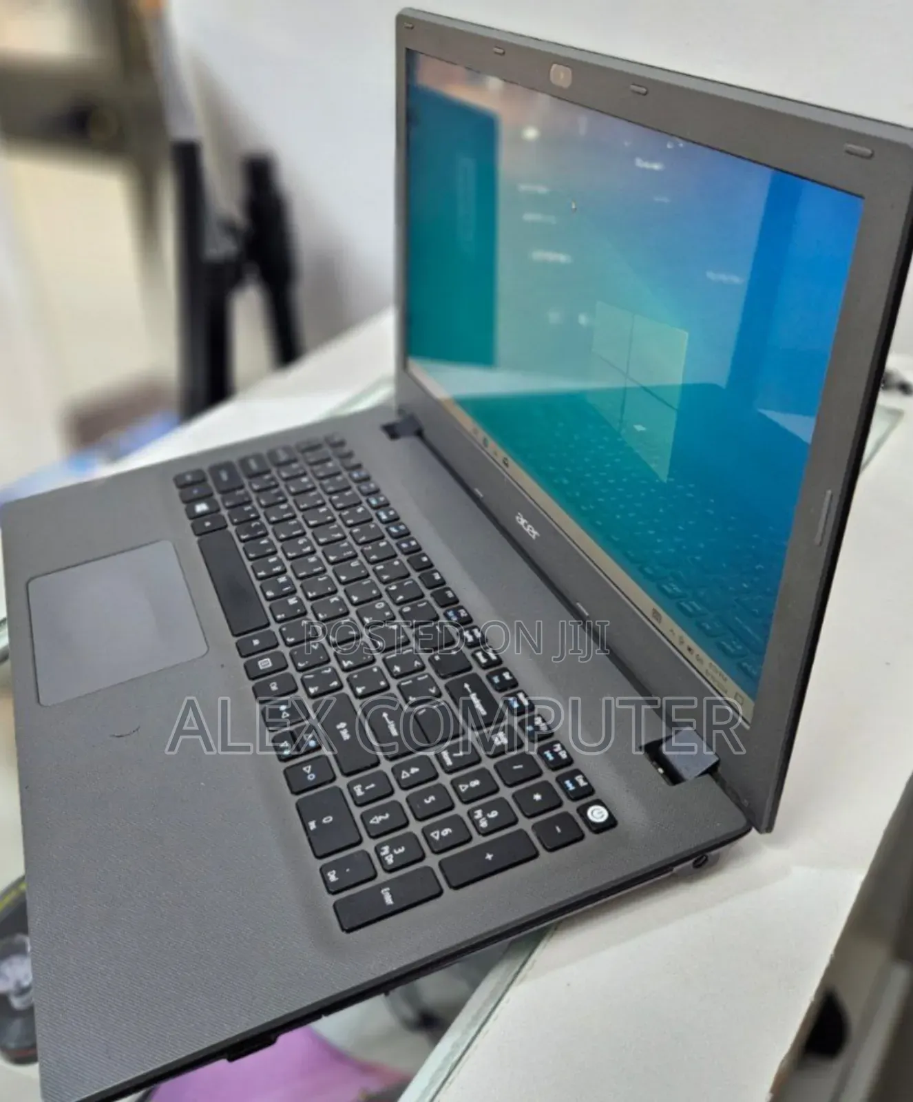 New Laptop Acer Aspire E5 4GB Intel Core I3 HDD 320GB