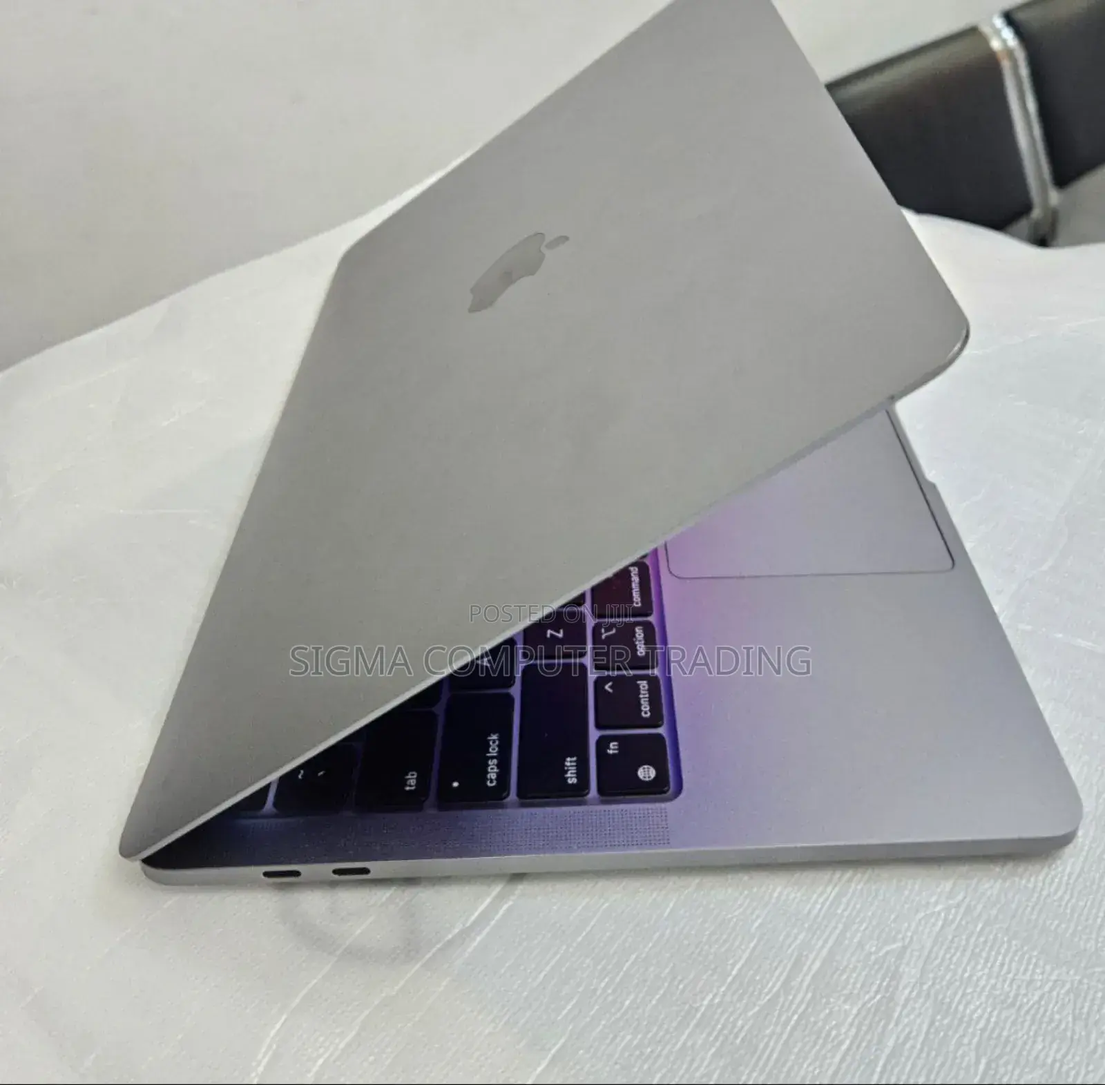 New Laptop Apple MacBook Pro M1 8GB Apple M1 SSD 512GB