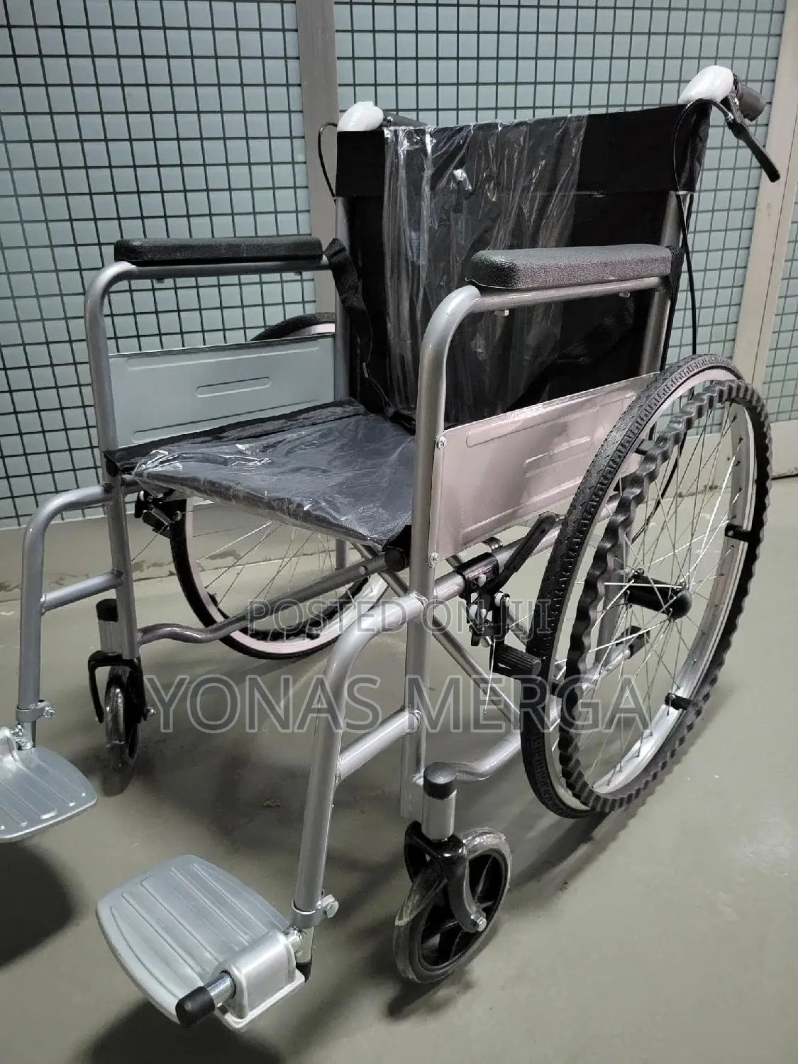 Wheelchair Material: Aluminum Alloy
Net Capacity:About 150kg