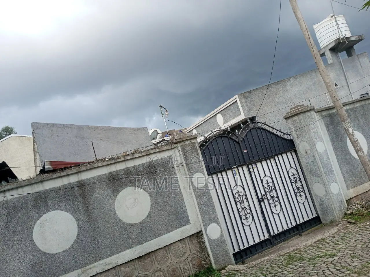 3bdrm House in Wosene Compound, Yeka for sale