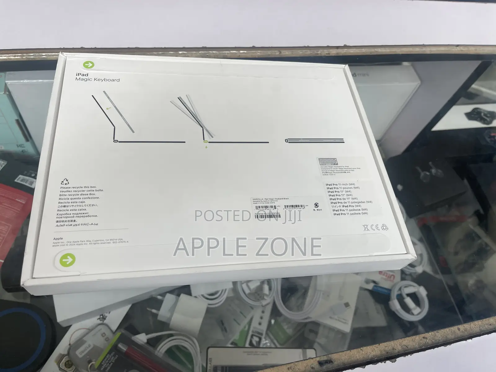 Magic Keyboard for iPad M4