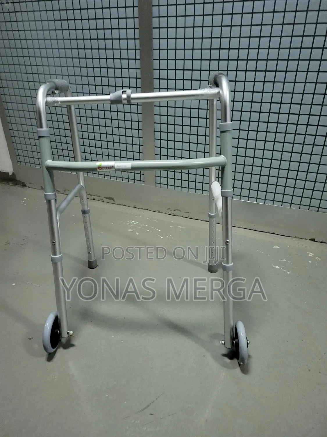 Walker/Walkie Compact: Lightweight/Adjusted With Push Button