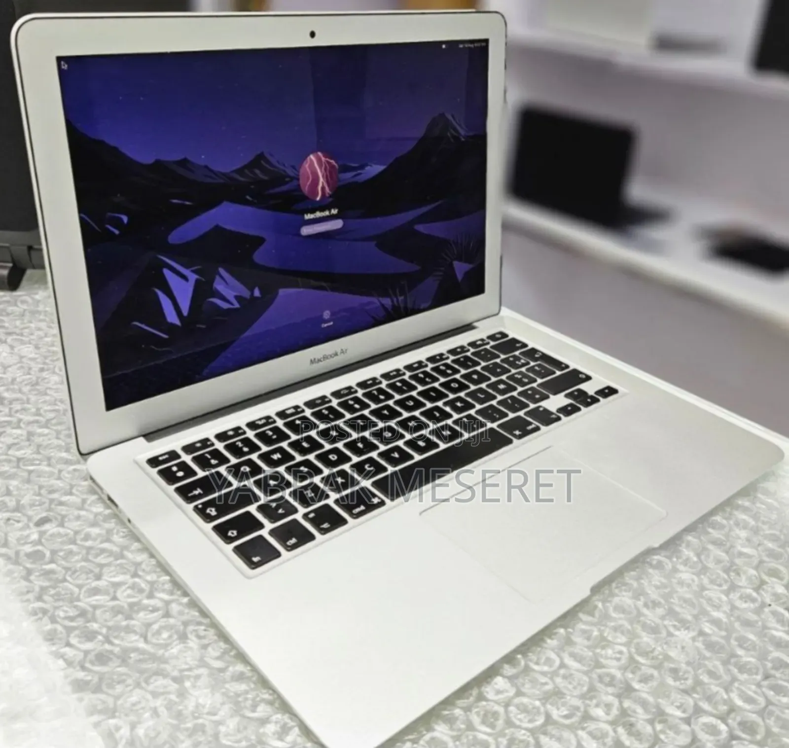 New Laptop Apple MacBook 2017 8GB Intel Core I7 SSD 128GB