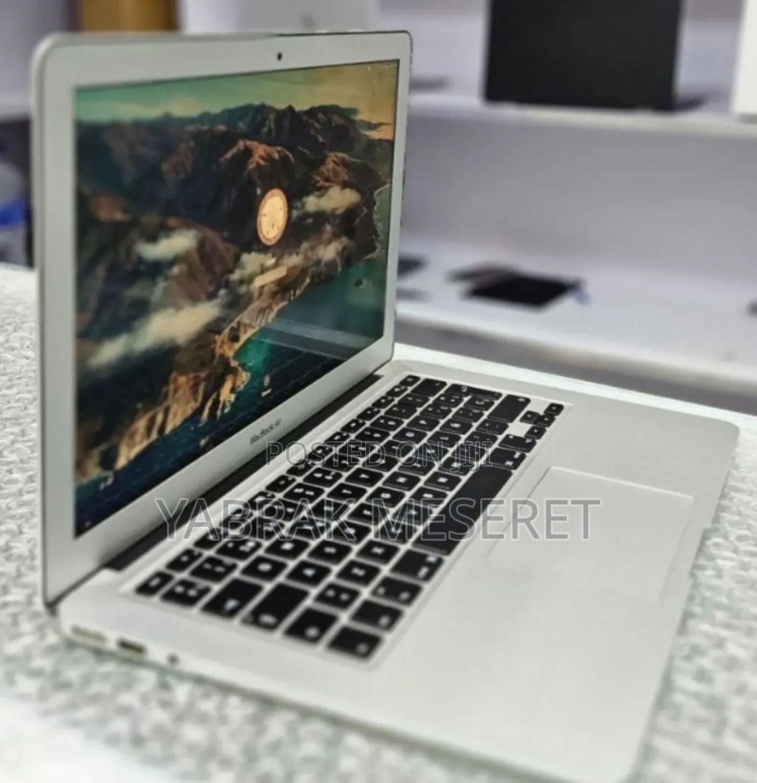 New Laptop Apple MacBook 2017 8GB Intel Core I7 SSD 128GB