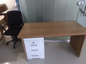 Photo - የቢሮ ጠረጴዛ ቢሮዎትን በእንጨት ውጤቶች ፅድት አድርገን እናሳምራለን