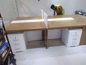 የቢሮ ጠረጴዛ ቢሮዎትን በእንጨት ውጤቶች ፅድት አድርገን እናሳምራለን