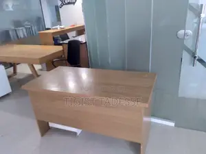 የቢሮ ጠረጴዛ ቢሮዎትን በእንጨት ውጤቶች ፅድት አድርገን እናሳምራለን