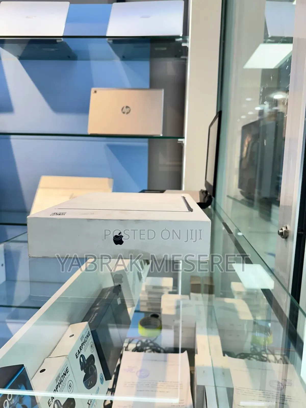 New Laptop Apple MacBook Air 2024 M3 13-Inch 16GB Apple M3 SSD 256GB