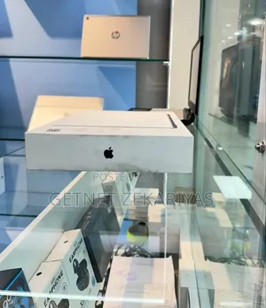 New Laptop Apple MacBook Air 2024 M3 13-Inch 8GB Apple M3 SSD 256GB