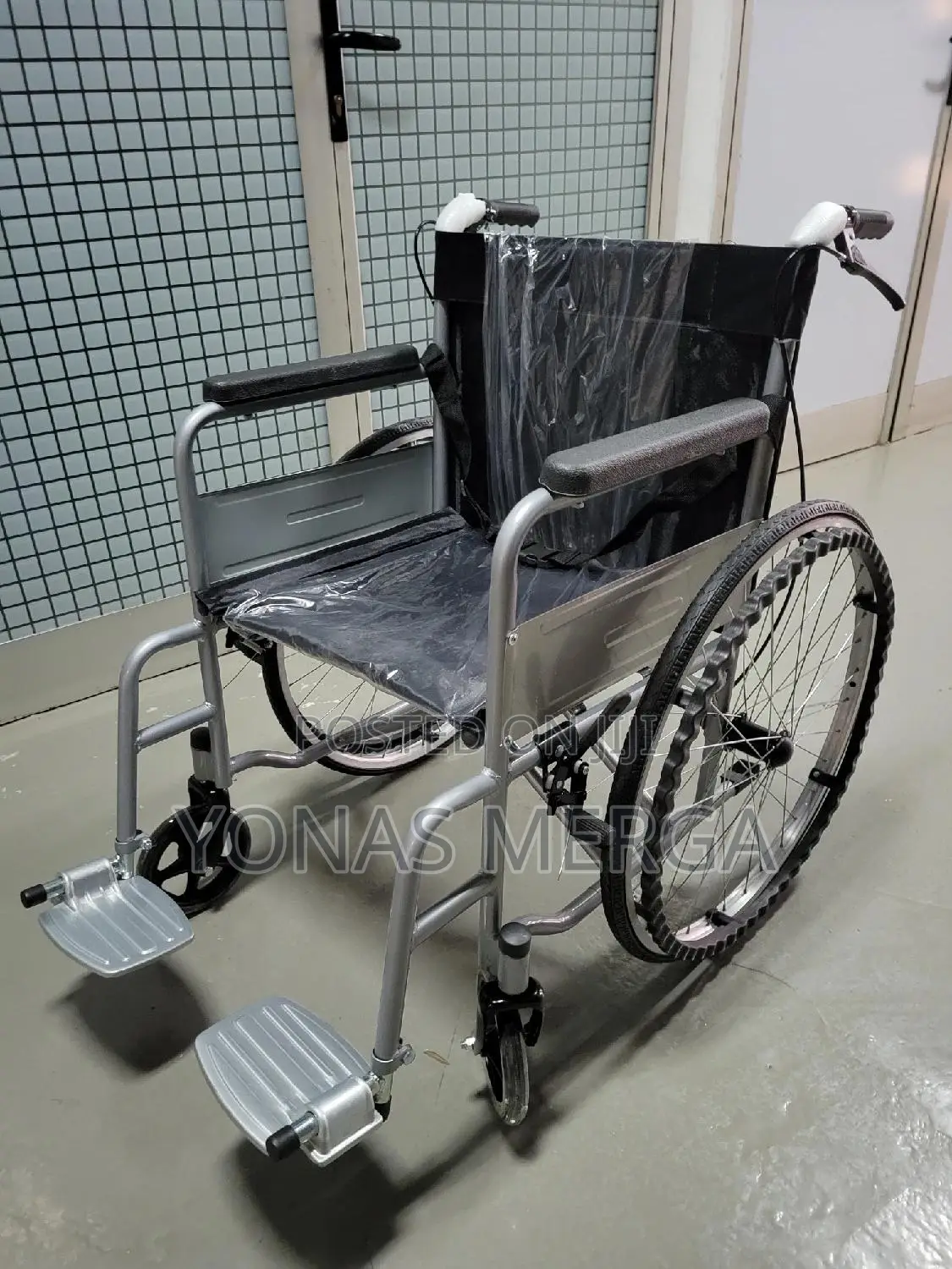 Manual Wheelchair for Elderly, Load Capacity 150kg/270lb