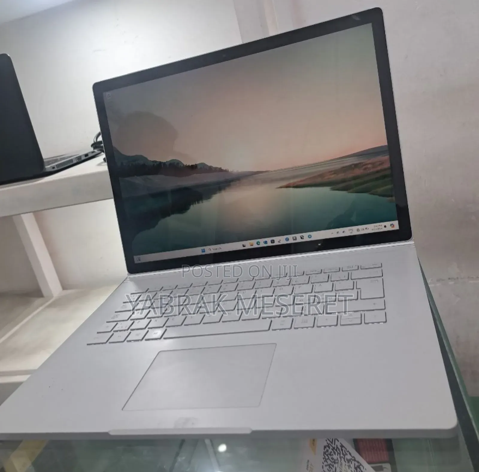 New Laptop Microsoft Surface Book 2 16GB Intel Core I7 SSD 256GB