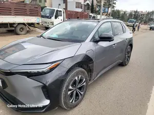 Photo - Toyota bZ4X 2023 Gray
