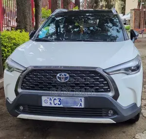 Photo - Toyota Corolla Cross 2023 White