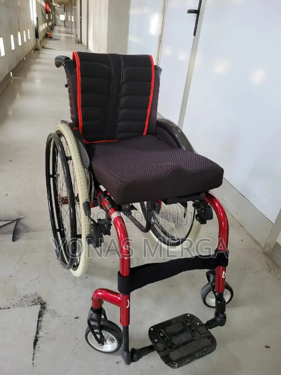 Wheelchair and Legs Injury.
Package Include-1*Wheel Chair