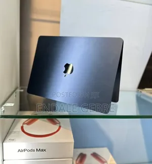 Photo - New Laptop Apple MacBook Air 2022 M2 8GB Apple M2 SSD 256GB