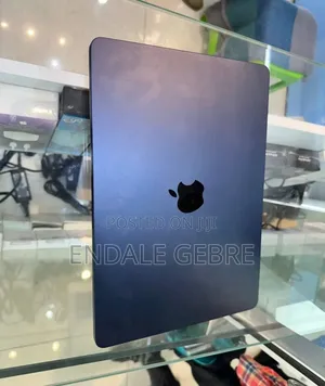 New Laptop Apple MacBook Air 2022 M2 8GB Apple M2 SSD 256GB