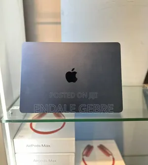 New Laptop Apple MacBook Air 2022 M2 8GB Apple M2 SSD 256GB